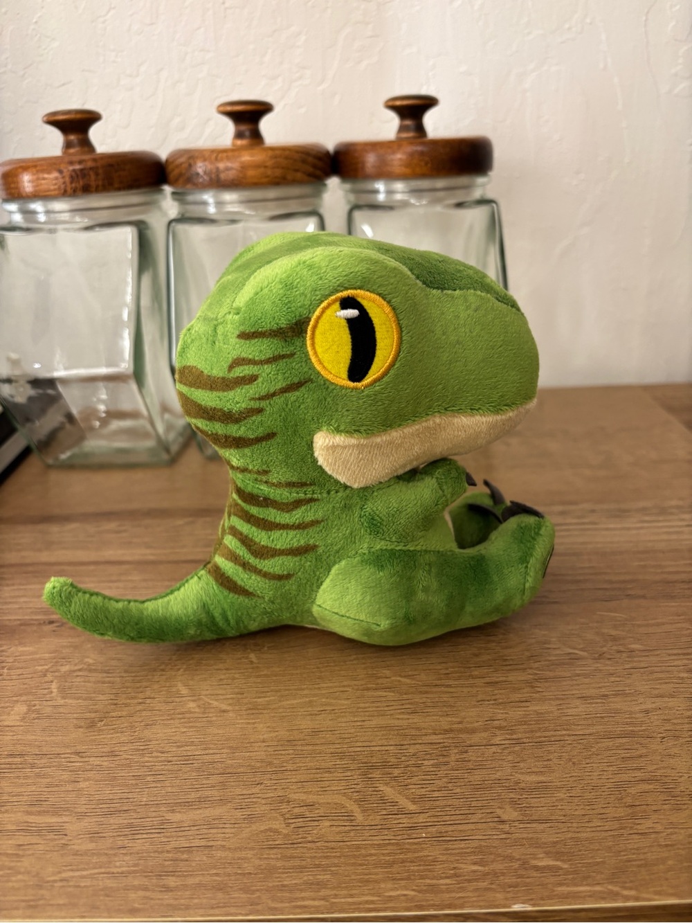 Jurassic Park World Plush Stuffed Green Velociraptor Dinosaur 6” Dominion 2022